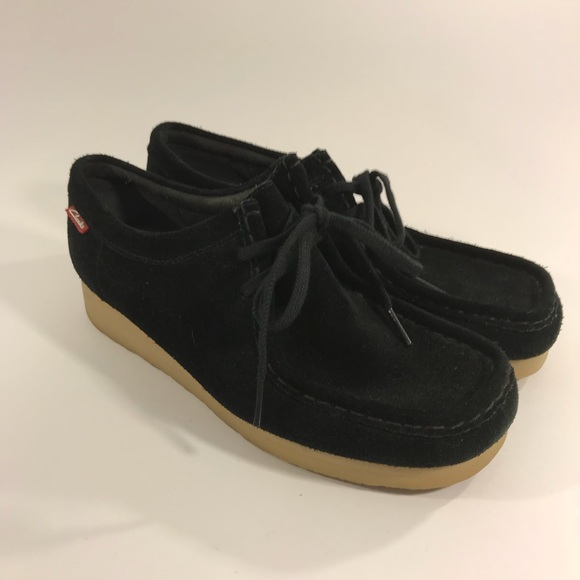 women's black clarks wallabees